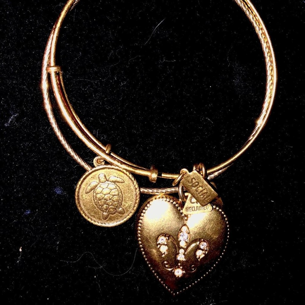 Juicy Couture Heart w/ Rhinestone Fleur-de-Lis Charm +‎ Wind & Fire 2 Bracelets